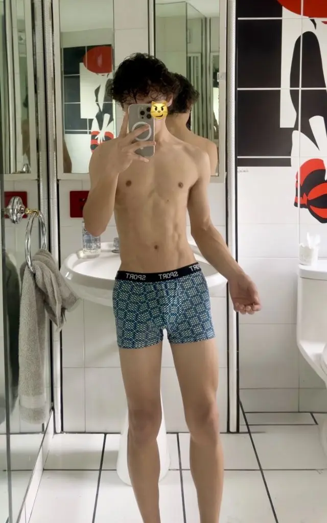 亞歷杭德羅 4